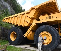 18 og store dumpere for transport i dagbrudd